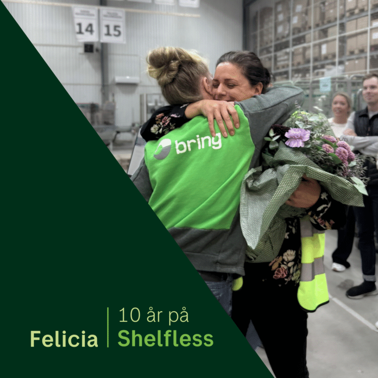 Flaggan i topp för Felicia: 10 år på Shelfless!