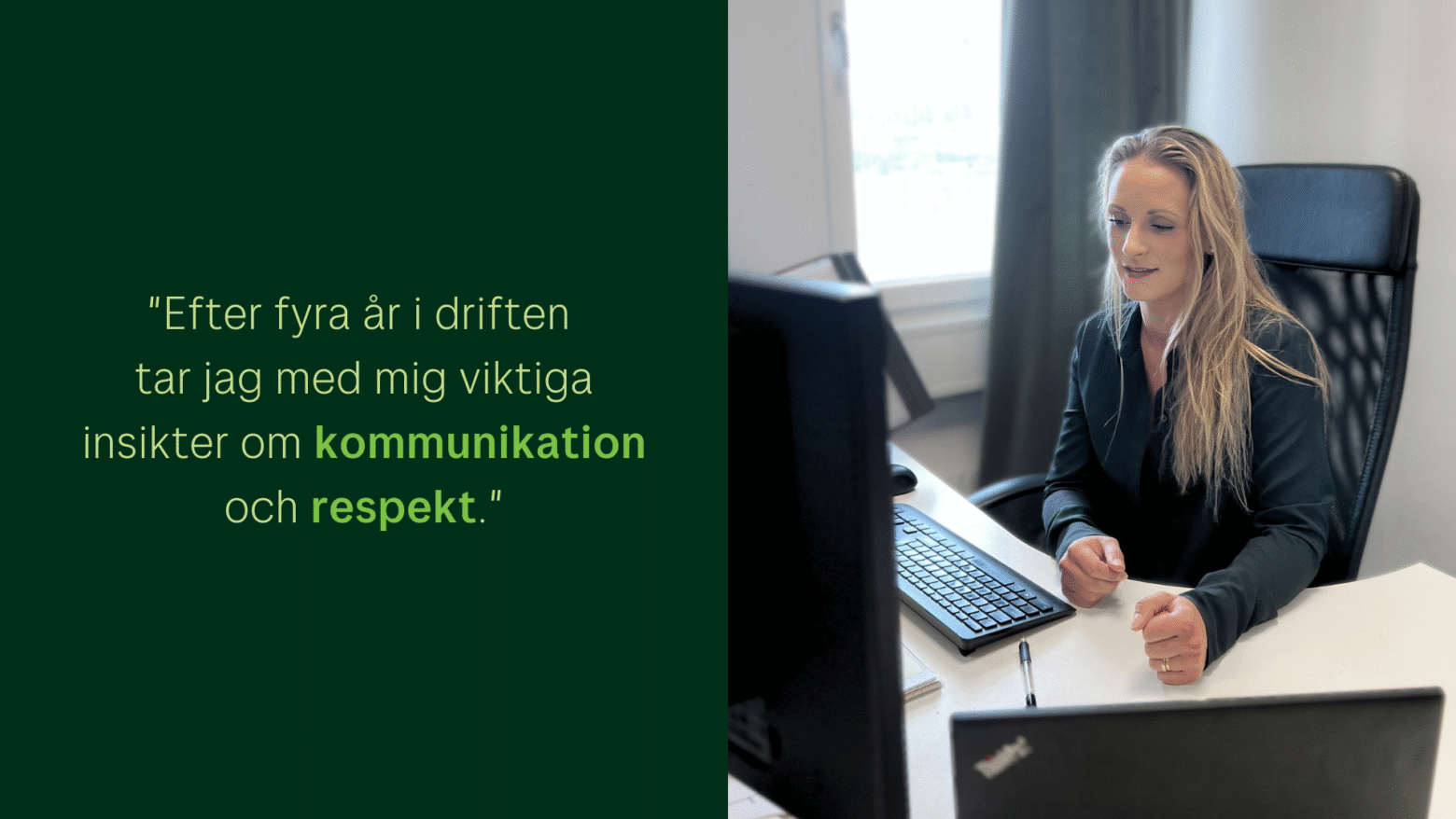 Sandra sitter och jobbar vid datorn.